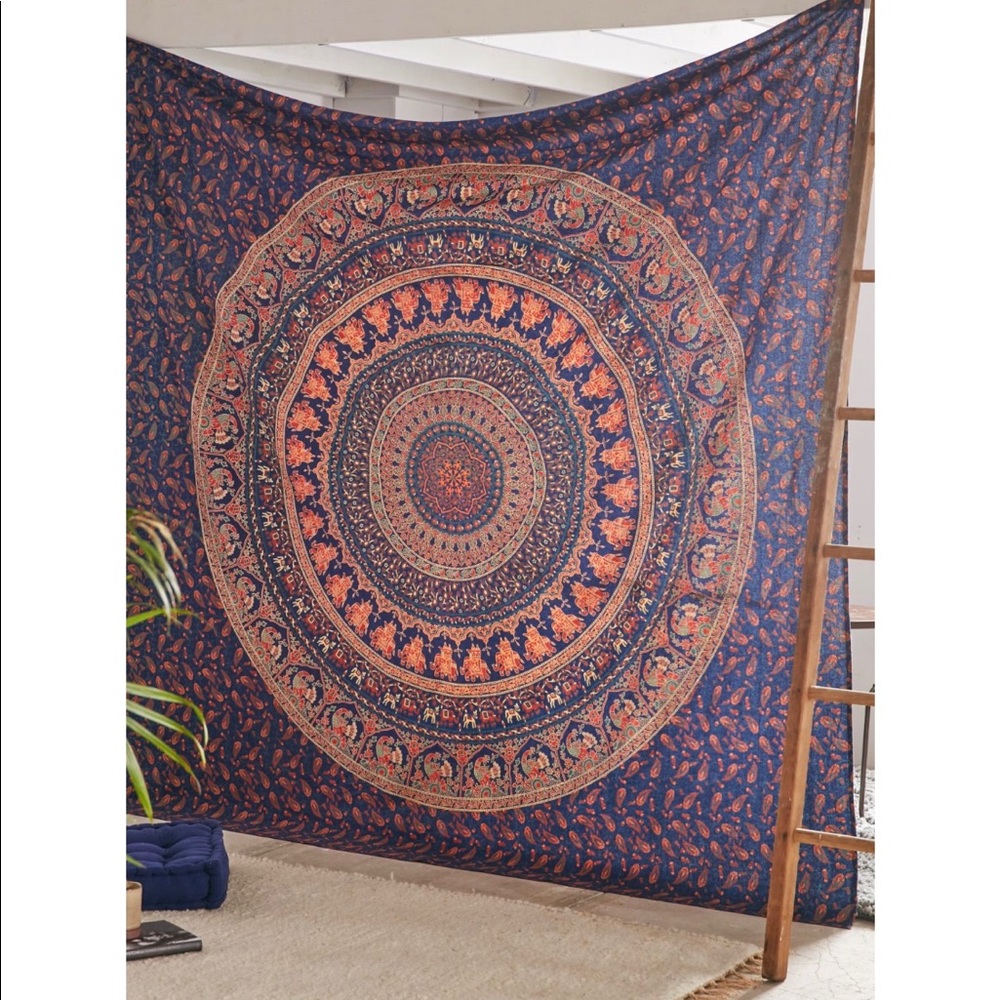 UO tapestry
